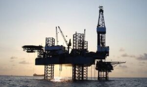 DPR dan Menteri ESDM Sepakat Target Lifting Minyak 605.000 Barel di 2025