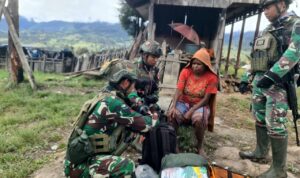 Patroli Satgas Yonif 509 Kostrad di Pasar Pagi Sugapa Intan Jaya: Menciptakan Keamanan dan Kenyamanan Masyarakat