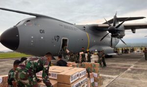 Banjir Aceh: Airbus A-400 TNI AU Turunkan Bantuan Kemanusiaan 24 Ton cfe d b bada fbc