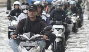 Akses Priok Terendam, Polisi Kawal Motor Melintas Tol Wiyoto Wiyono