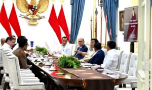 Prabowo Tegaskan Industri Tekstil Bukan Sunset Industry, Danantara Diminta Percepat Restrukturisasi IMG WA