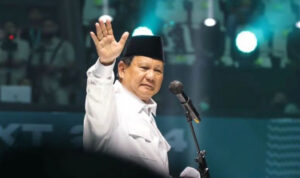 prabowo lambaikan tangan