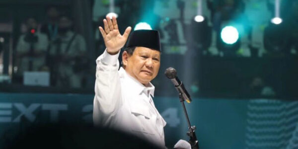 prabowo lambaikan tangan