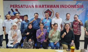 Ketua PWI Jaya Sambut Dua Anggota PWI Jaya Usai Daki Gunung Kerinci