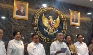 Gubernur DKI Jakarta, Pramono Anung, Menteri Koordinator Bidang Pangan Zulkifli Hasan dan Menteri Dalam Negeri, Tito Karnavian, penandatanganan MoU terkait percepatan pembangunan fasilitas Pengolahan Sampah menjadi Energi Listrik (PSEL) di DKI Jakarta WhatsApp Image at