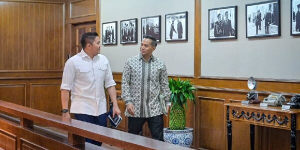 Sekretaris Kabinet Teddy Indra Wijaya menerima Ketua Umum Kamar Dagang dan Industri (Kadin) Ind heic ()