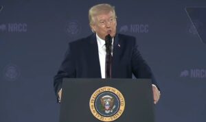 Trump Klaim Iran Ingin Dirinya Jadi Pemimpin Tertinggi, Picu Kontroversi a