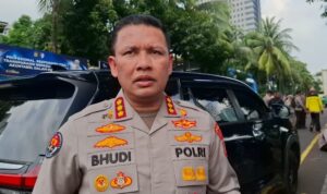 Berstatus Tersangka Kasus Ijazah Jokowi, Rismon Sianipar Tetap Wajib Lapor poli