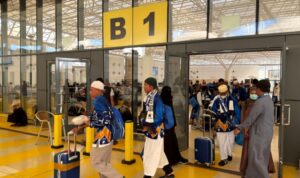 Pemerintah Perkuat Pendampingan Kepulangan Jemaah Umrah di Bandara Jeddah u