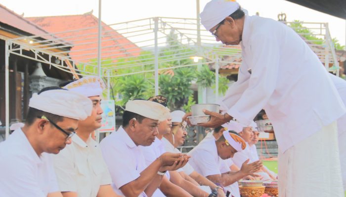 Sembahyang Bersama: PJ Bupati Buleleng Ajak Masyarakat Doakan Kelancaran Pemilu 2024