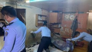 91011-petugas-rumah-tahanan-kelas-1a-salemba-jakarta-pusat-saat-merazia-kamar-kamar-warga-binaan