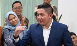 Teddy Bantah Isu Indonesia “Kaos”, BBM Subsidi Tak Naik Jadi Bukti Stabilitas IMG WA