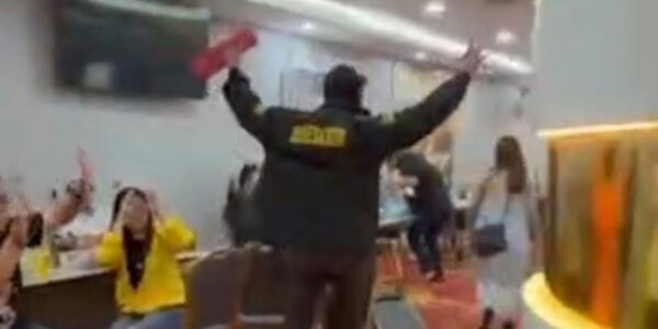 Penggerebekan kasino di Batam