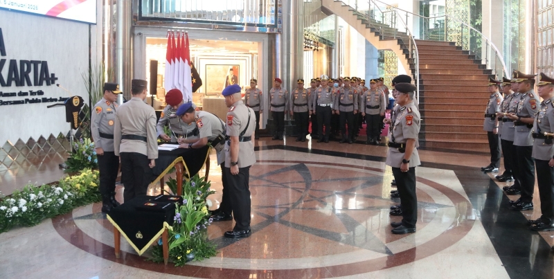 Irjen Asep Edi Suheri serah terima