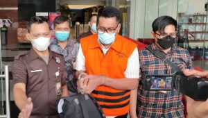 Kepala BKPSDM Pemkab Muna Sukarman Loke Diduga Terima Suap Rp 750 Juta dari Pengurusan Dana PEN-rompi_oren_rmol