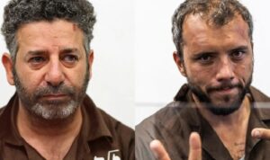 Aktivis Brasil Thiago Avila kanan dan aktivis Spanyol Saif Abu Keshek hadir di pengadilan di Ashkelon Israel (Foto AFP)