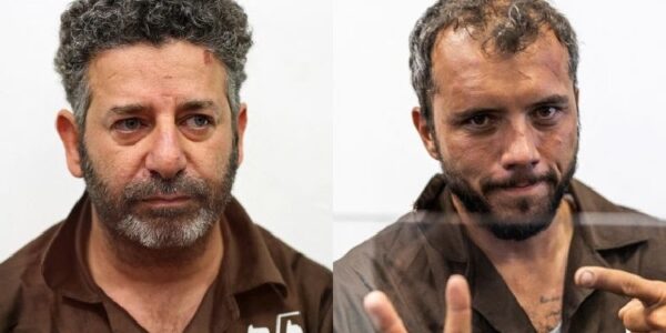 Aktivis Brasil Thiago Avila kanan dan aktivis Spanyol Saif Abu Keshek hadir di pengadilan di Ashkelon Israel (Foto AFP)