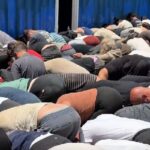 Aktivis Global Sumud Flotilla yang ditangkap dan dipermalukan oleh tentara Israel (Foto Tangkapan Layar Video X)