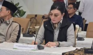 Anggota DPR RI Christiany Eugenia Paruntu bersama Komisi VI DPR RI x