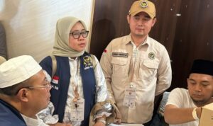 Anggota Tim Pengawas (Timwas) Haji DPR RI dari Fraksi PKB Siti Mukaromah atau akrab disapa Erma (perempuan pake kerudung Romli hijau) Foto Dokumen F PKB