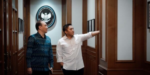 CEO GoTo Hans Patuwo dan Seskab Teddy Indra Wijaya (Foto Instagram)