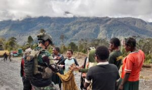 Komsos Satgas Habema Disambut Gembira Warga Bilogai