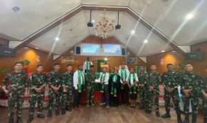 Satgas Yonif 323 Kostrad Gelar Ibadah Syukur Bersama Warga Nipuralome Rayakan HUT ke-74