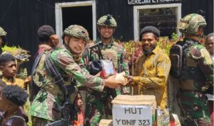 Warga Kampung Ambobera Antusias Sambut Baksos Satgas Yonif 323 Kostrad