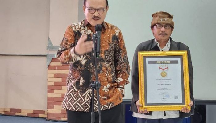 Eros Jarot Raih Anugerah Tokoh Pejuang Kemerdekaan Pers