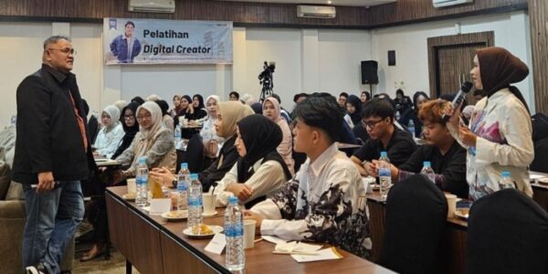 Direktur Geopolitik GREAT Institute Dr Teguh Santosa saat mengisi workshop di Palembang Sabtu Mei
