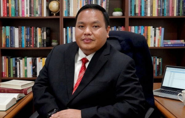 Dr Handi Risza perpustakaan