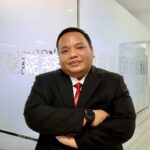 Dr Handi Risza ruang kaca