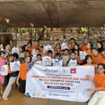 FIKOM Universitas Esa Unggul Edukasi Nutrisi dan Bangun Mental Anak Bersama Komunitas Gumul Juang