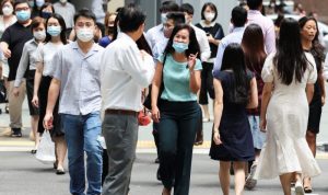 Keluar Dari 'Fase Akut' Pandemi, Singapura Longgarkan Tes Covid, 'Bye'Masker