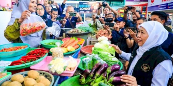 Gubernur Jawa Timur Khofifah Indar Parawansa saat di Pasar Klojen Kota Malang (Foto Istimewa)