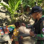 Jadikan Anak Papua Sehat, Satgas Yonif 126/KC Berikan Sirup Multivitamin Ke Anak Perbatasan