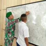 Memotivasi Pelajar Di Perbatasan Papua, Satgas Yonif 126/KC Mengajar Dan Bagikan Perlengkapan Sekolah