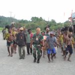 Persembahan Tarian Adat Papua Lepas Personel Satgas Yonif 126/KC