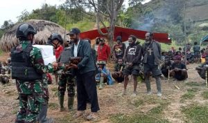 Bentuk Kepedulian Satgas Yonif Mekanis 203/AK Hadir Di Tengah Warga Yang Berduka