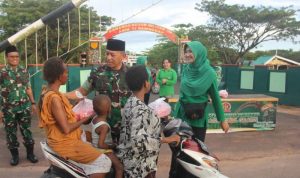 Tebar Kebaikan Berbagi Berkah, Danrem 174/ATW Merauke Bagikan Takjil Kepada Masyarakat