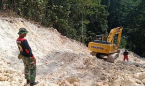 Satgas TMMD 122 Kodim 1805/Raja Ampat Genjot Pembangunan Jalan Kampung Saporkren