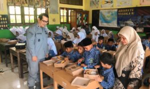 Kepala Bakamla RI Gelar Aksi Makan Siang Bergizi untuk 2.500 Pelajar di Seluruh Indonesia