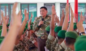 Perkuat Kesiapsiagaan Satuan, Menhan Sjafrie Sjamsoeddin Tinjau Yonif TP 852/ABY IMG WA