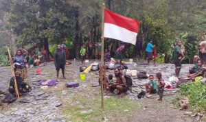 Kibarkan Merah Putih, Masyarakat Kembru Akhiri Pengungsian Pasca-Intimidasi OPM IMG WA