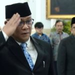 Jumhur Hidayat memberikan hormat kepada Presiden Prabowo Subianto saat pelantikan di Istana Negara Jakarta Senin April (Foto Setpres)