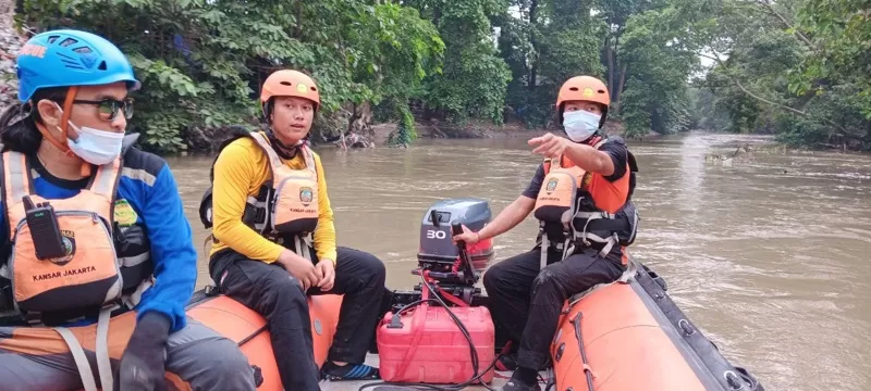 Kakak Beradik Tenggelam di Kali Cikarang Sampai Saat Ini Belum Ditemukan
