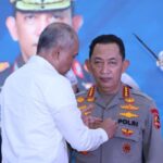 Kapolri Jenderal Listyo Sigit terima anugerah Adhi Bhakti Senapati dari BSSN (Foto Dok Polri)