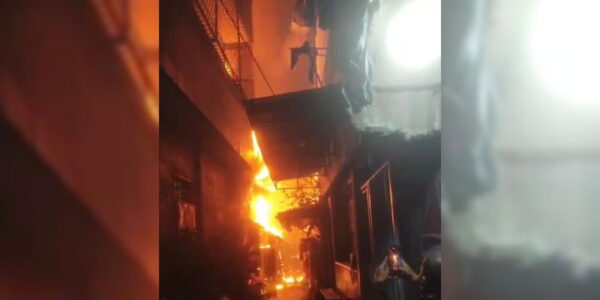 Kebakaran di kawasan padat penduduk di Jl Krendang Barat Gg No RT :RW Kel Krendang Tambora Jakarta Barat pada Kamis malam Mei (Foto Dok Istimewa)