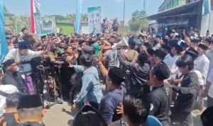 Keributan terjadi tak jauh dari arena Sidang Muktamar ke Nahdlatul Ulama NU Keributan terjadi tak jauh dari arena Sidang Muktamar ke Nahdlatul Ulama NU
