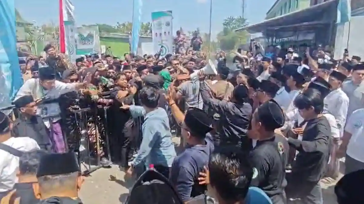 Keributan terjadi tak jauh dari arena Sidang Muktamar ke Nahdlatul Ulama NU